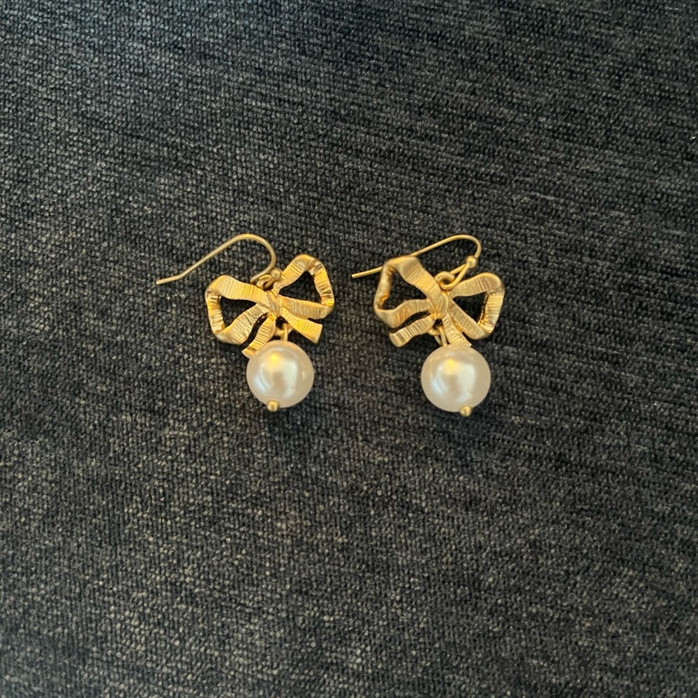 Bow and Pearl earrings